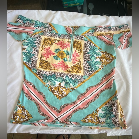 Two Guess blouses, one floral and one carmelite - Picture 4 of 5